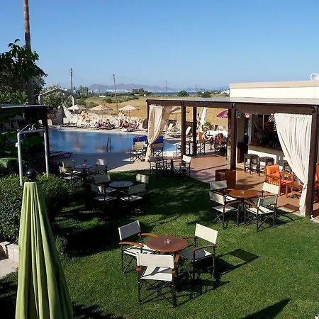 Socrates And Апарт-отель Тигаки