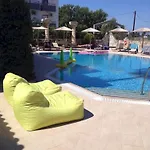 Socrates And Aparthotel