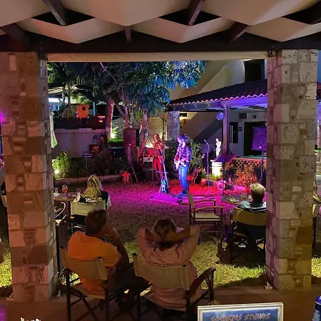 Apartmanhotel Socrates And 4*