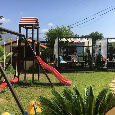 Apartmanhotel Socrates And 4*