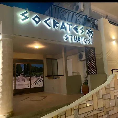 Apartmanhotel Socrates And 4*