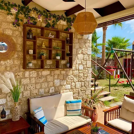 Socrates Aparthotel 3*
