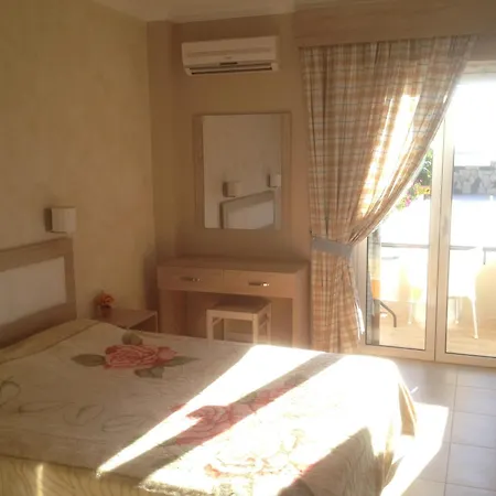 Socrates And Aparthotel Tigaki