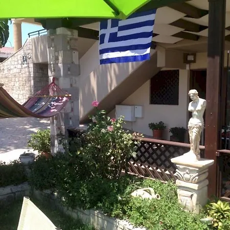 Socrates Aparthotel 3*