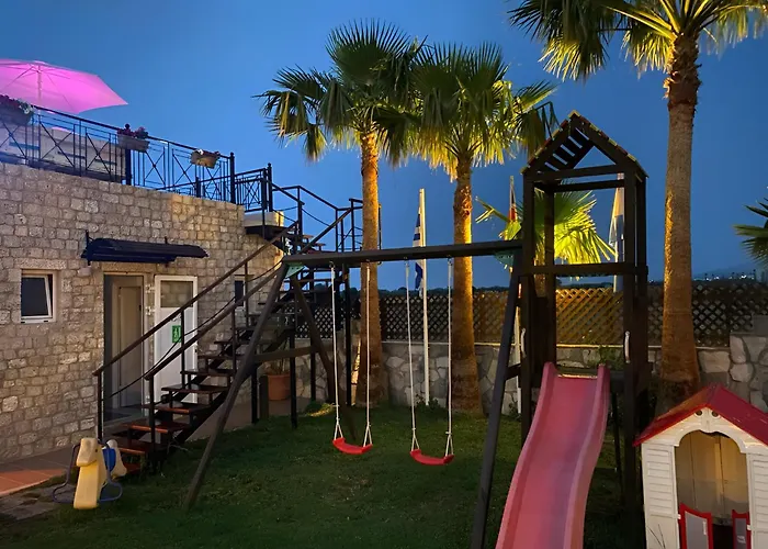 Socrates And Apart-hotel