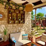 Socrates And 公寓式酒店 4*