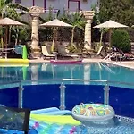 Socrates And 公寓式酒店 4*