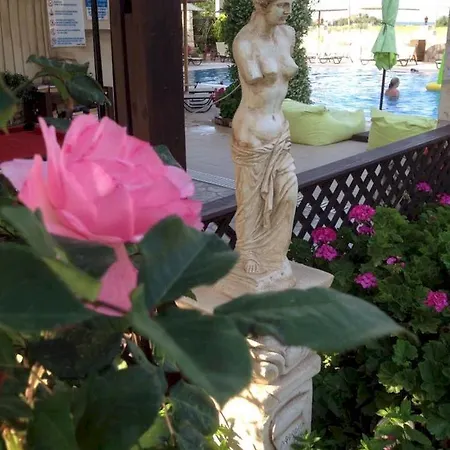 Socrates And Apartmanhotel