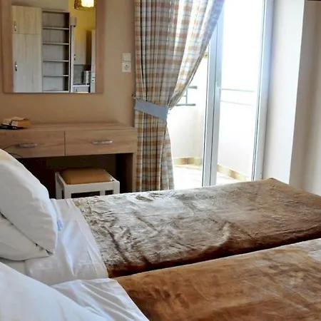 Socrates And 4* Τιγκάκι