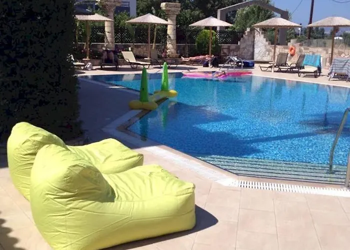 Socrates And 아파트호텔